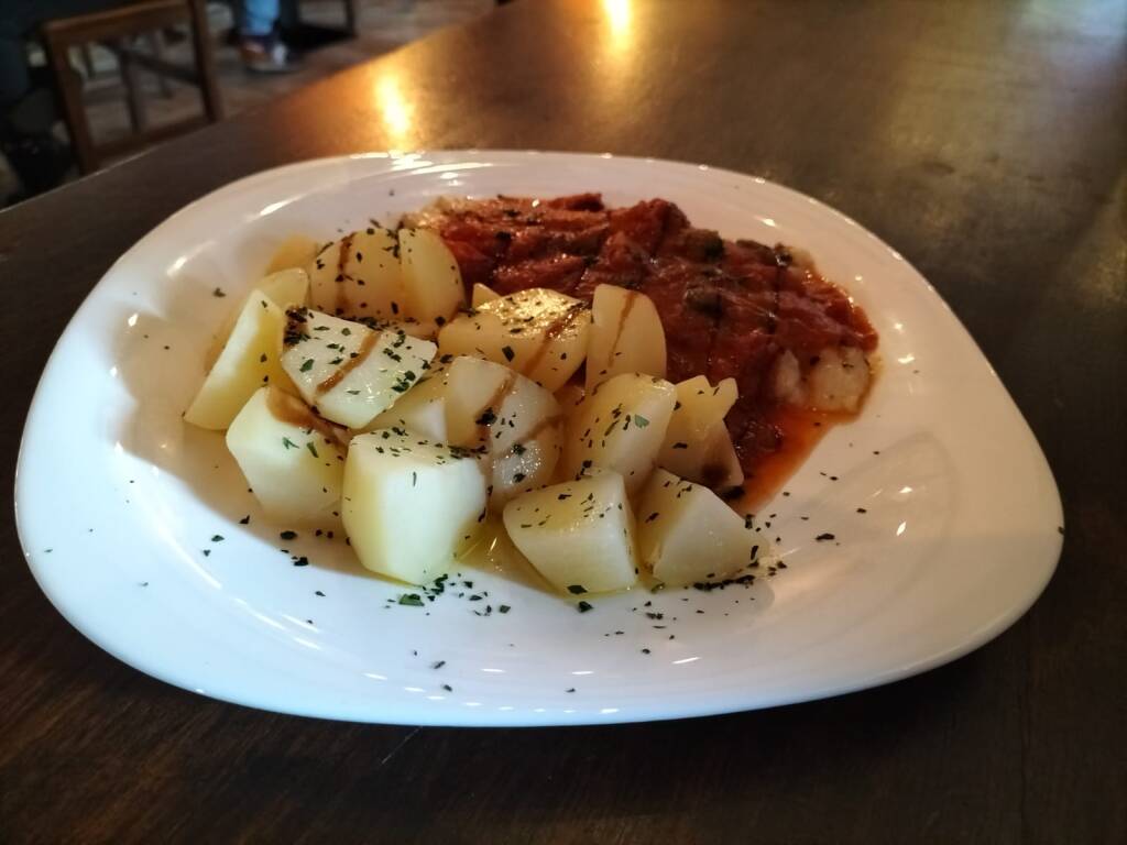 Secondo con patate — Texas Bar Brenta, fotografia VareseNews