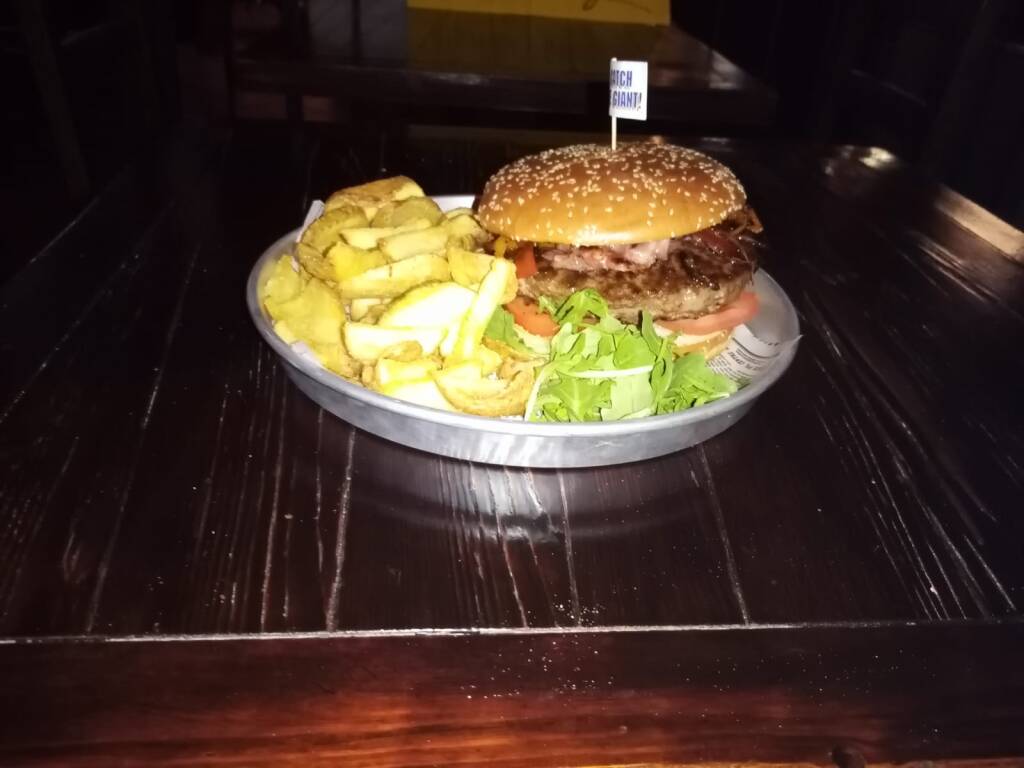 Un hamburger da Texas — Texas Bar Brenta, fotografia VareseNews