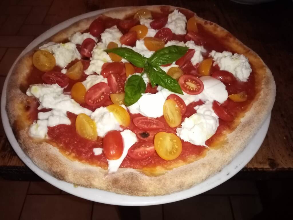 Una pizza del Texas Bar. Fotografia illustrativa della proposta del locale
