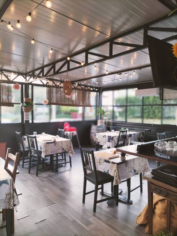 La terrazza del locale — Texas Bar Brenta, fotografia VareseNews
